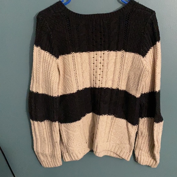 Gap Striped Sweater. Size large - Picture 3 of 5